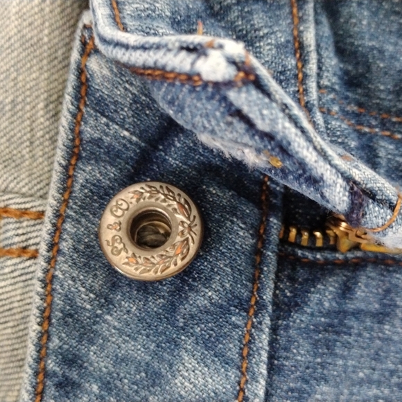 Levi's 545 Low boot cut jeans. - Picture 9 of 14